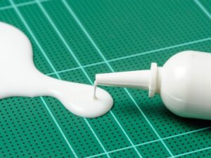 Kleje w obiektach publicznych w Plewiskach – dlaczego mają znaczenie?